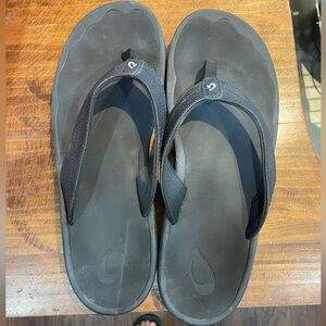 Olukai women’s sandals. Black. Size 11